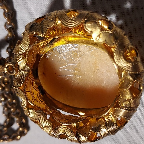 Vintage Hand Carved Shell Cameo Necklace Chunky Gold Tone - Picture 4 of 11